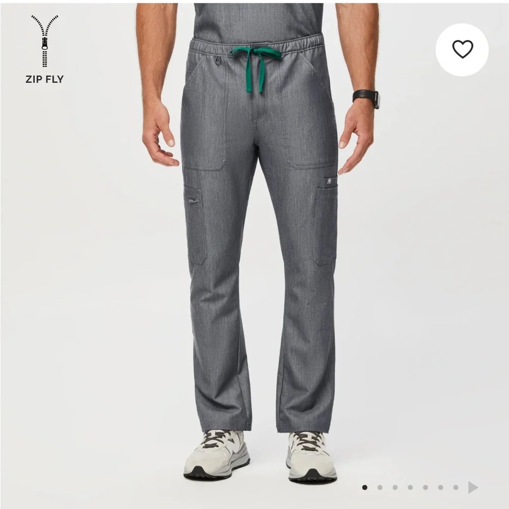 Figs Cairo Cargo Scrub Pants in Graphite, Size Large